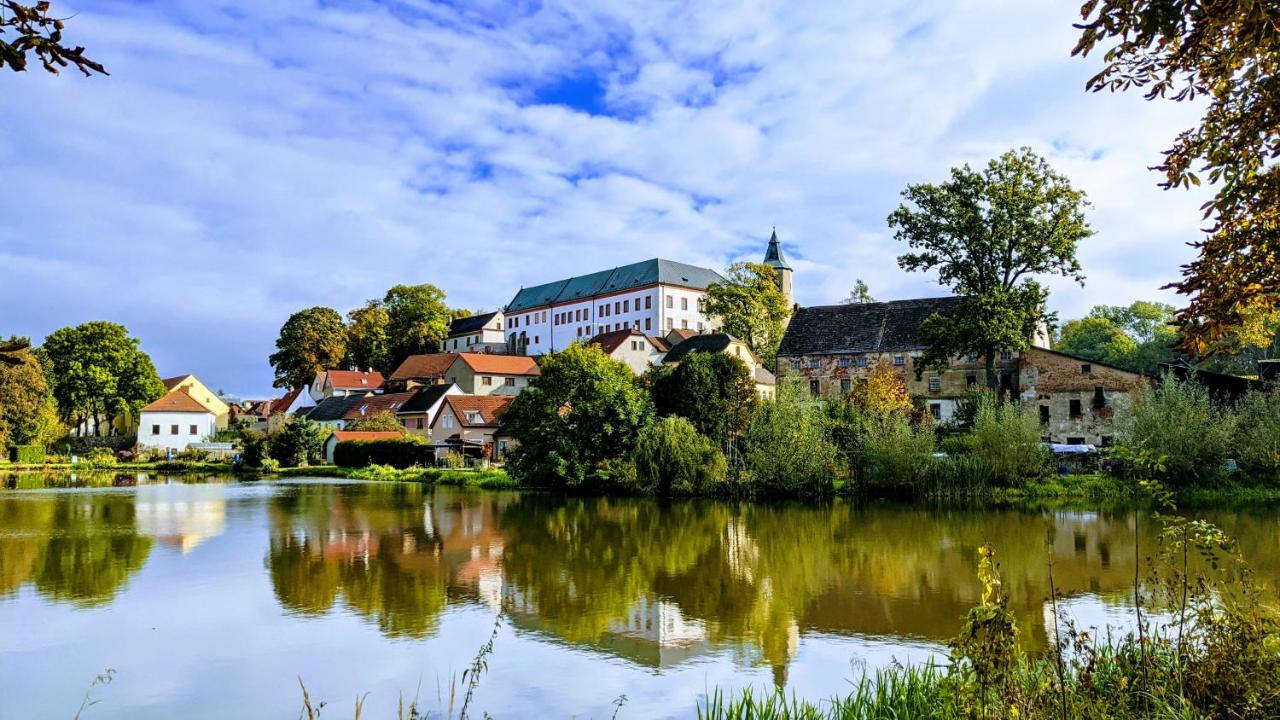 Hotel Artaban Zirovnice ภายนอก รูปภาพ