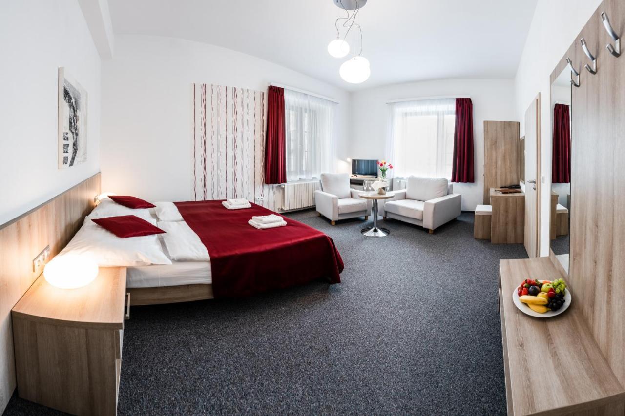 Hotel Artaban Zirovnice ภายนอก รูปภาพ