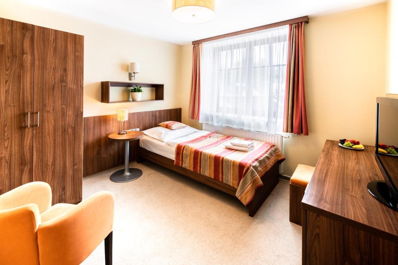 Hotel Artaban Zirovnice ภายนอก รูปภาพ