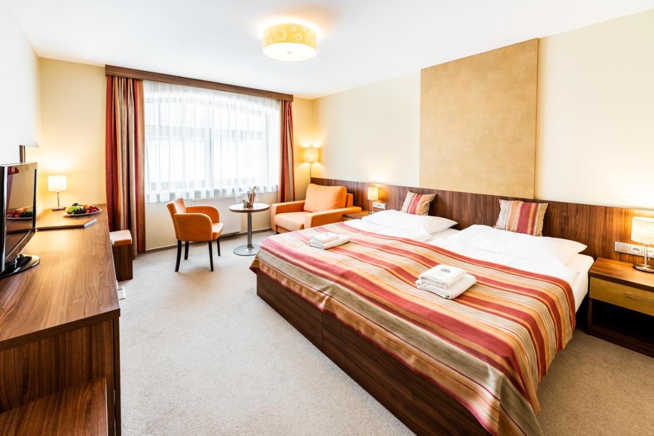 Hotel Artaban Zirovnice ภายนอก รูปภาพ