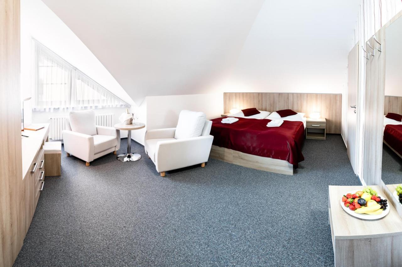 Hotel Artaban Zirovnice ภายนอก รูปภาพ