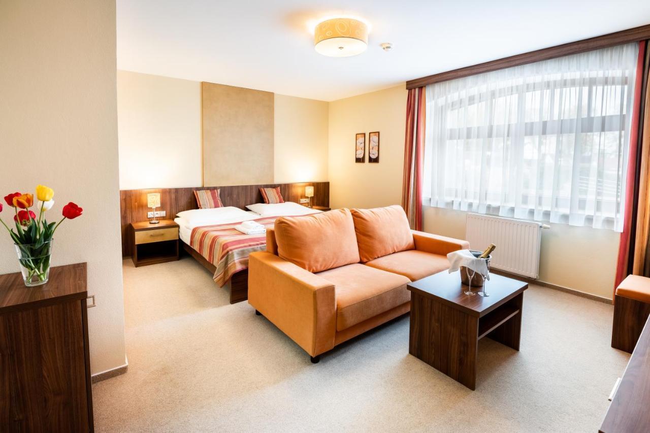 Hotel Artaban Zirovnice ภายนอก รูปภาพ
