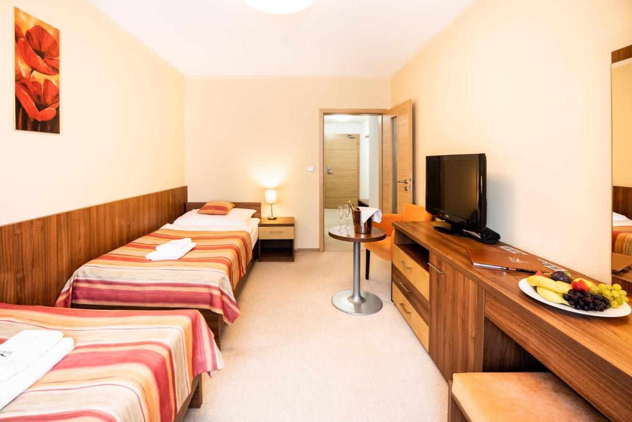 Hotel Artaban Zirovnice ภายนอก รูปภาพ