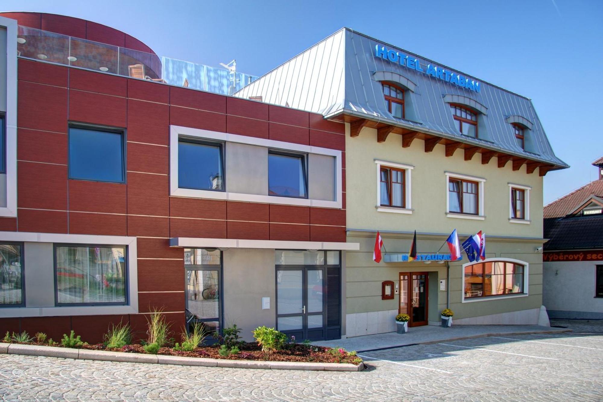 Hotel Artaban Zirovnice ภายนอก รูปภาพ
